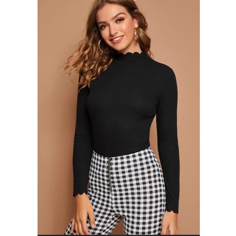 Brand New SHEIN Solid Scallop Trim Top Size S